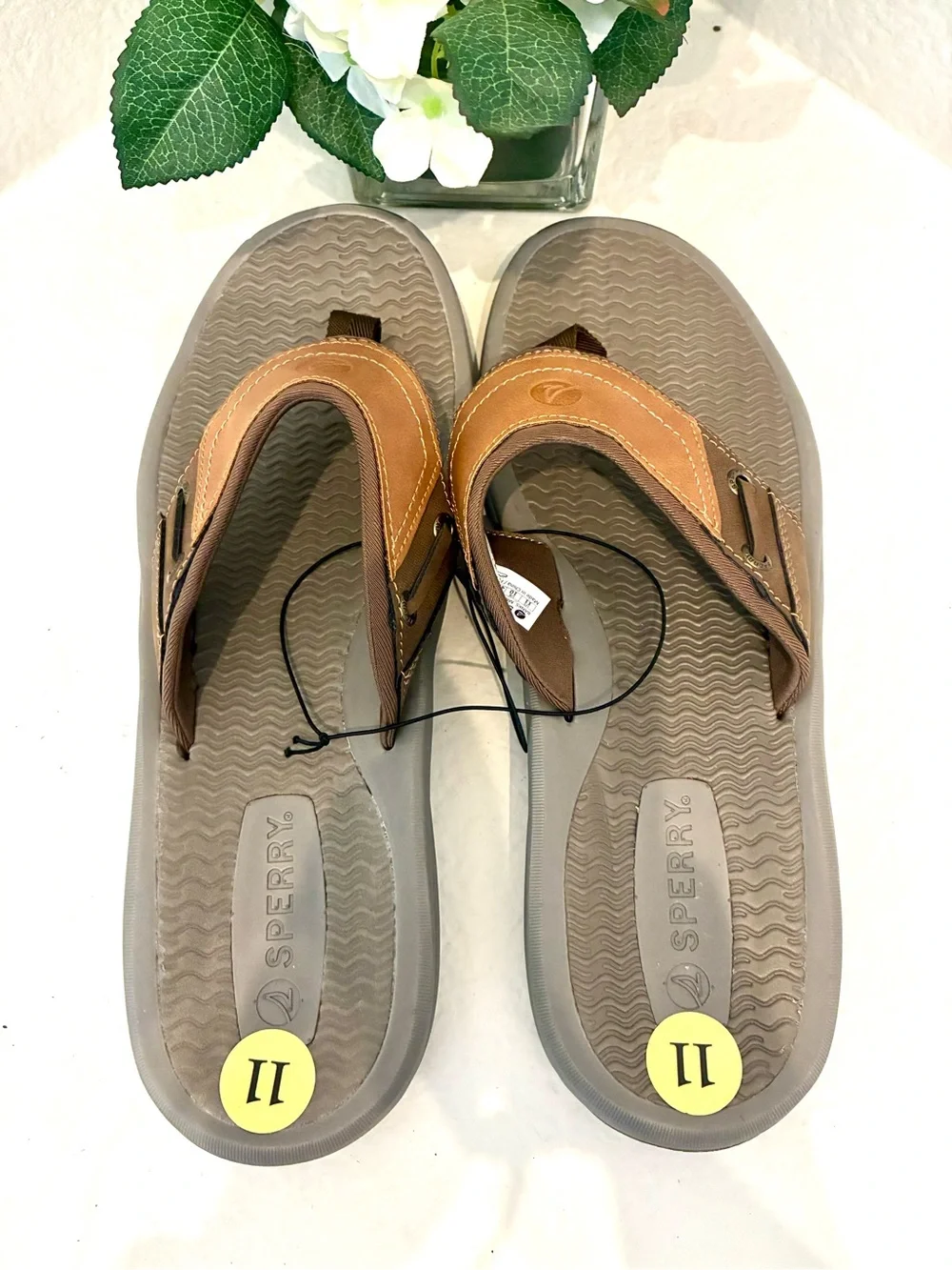 NWOT men’s Sperry sandals size 11